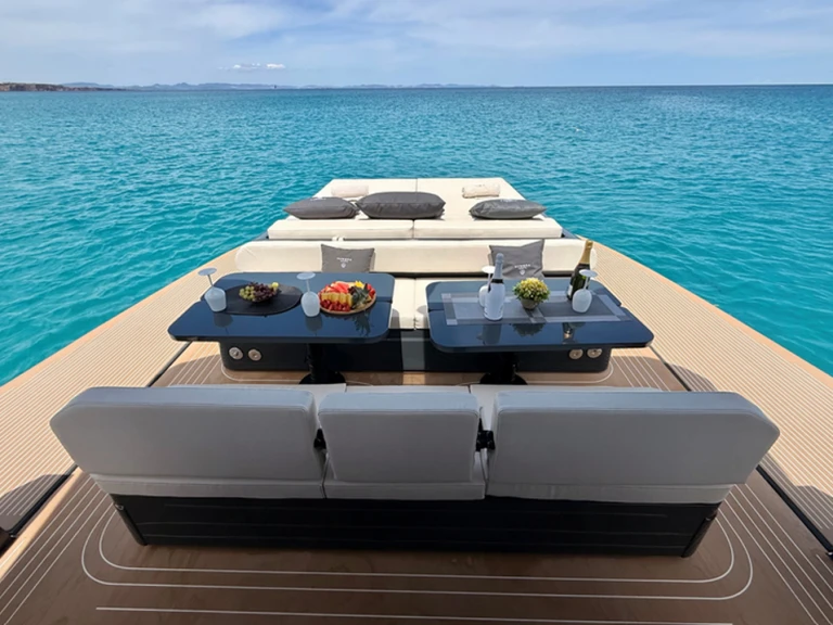 Yacht hire Ibiza Town cheap Kumbra 43