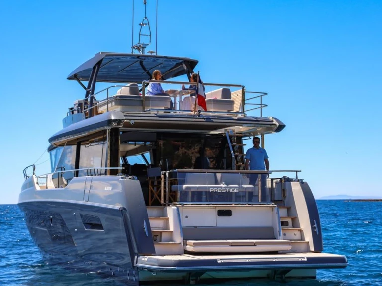 Hire Luxury Yacht with or without skipper Prestige Yachts Juan-les-Pins