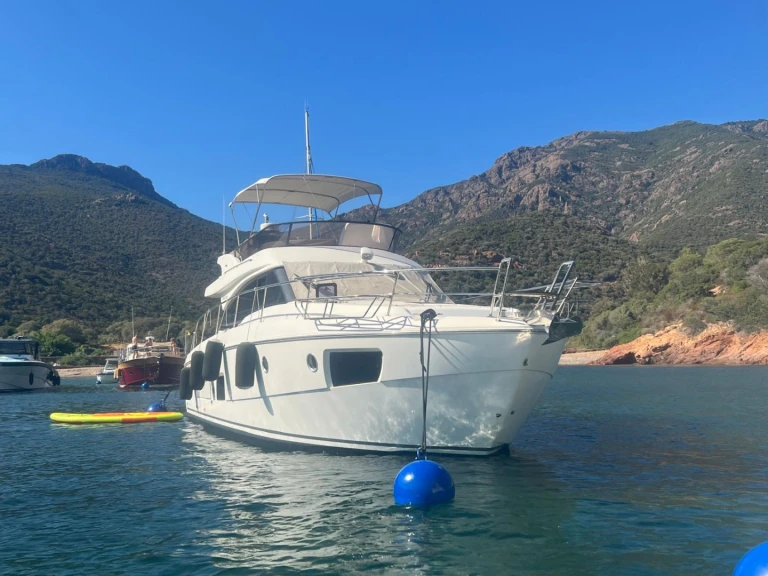 Luxury Yacht to hire Antibes at the best price