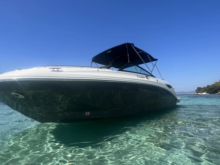 Sea Ray  250 sdx charter bareboat or skippered in  Port Fréjus
