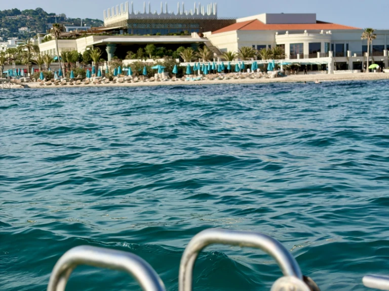 Motorboat to hire Cannes at the best price