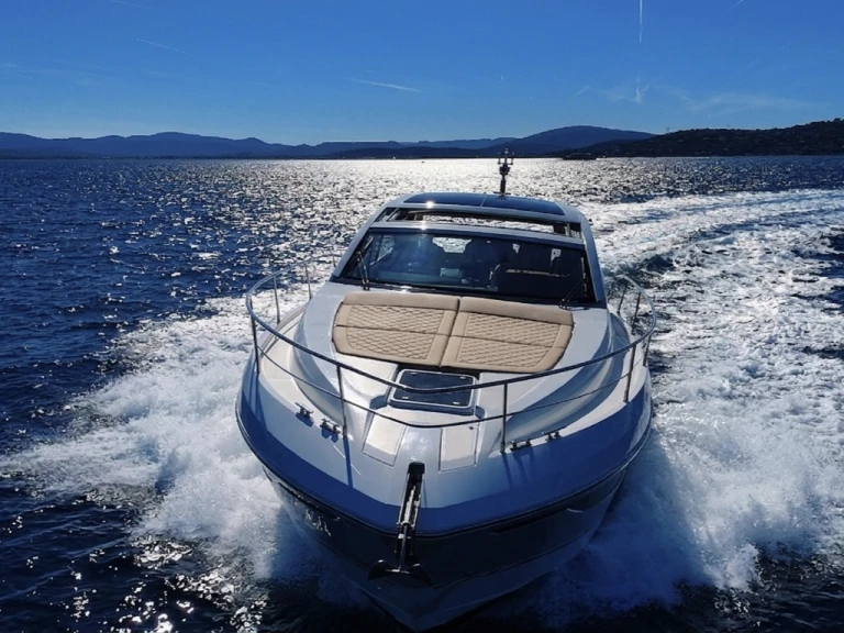 Charter a Fairline Targa 45 Gran Turismo in Cogolin on Samboat