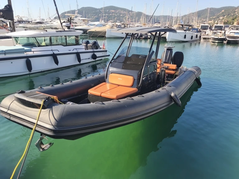 Yacht hire La Napoule cheap Eagle 10