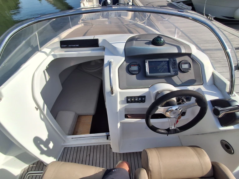 Hire Motorboat with or without skipper Jeanneau Auray