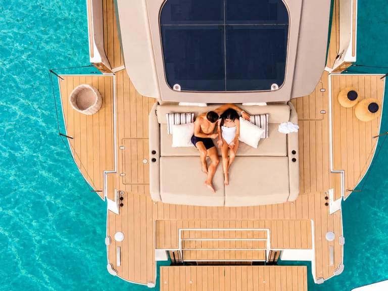 Hire Luxury Yacht Azimut with a boat licence