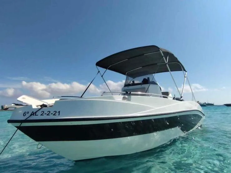 Hire Motorboat Nireus with a boat licence