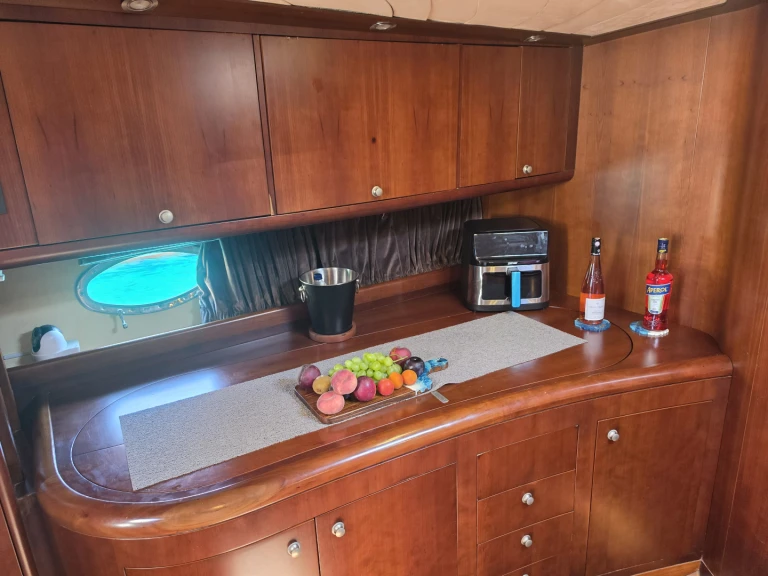 Yacht charter Saint Paul's Bay - Sea Ray Sea Ray 440 Express Bridge on SamBoat
