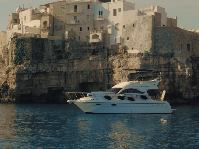Hire Motorboat ASTINOR with a boat licence