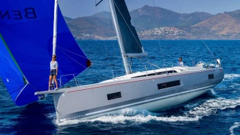 Sailboat to hire Arzon at the best price
