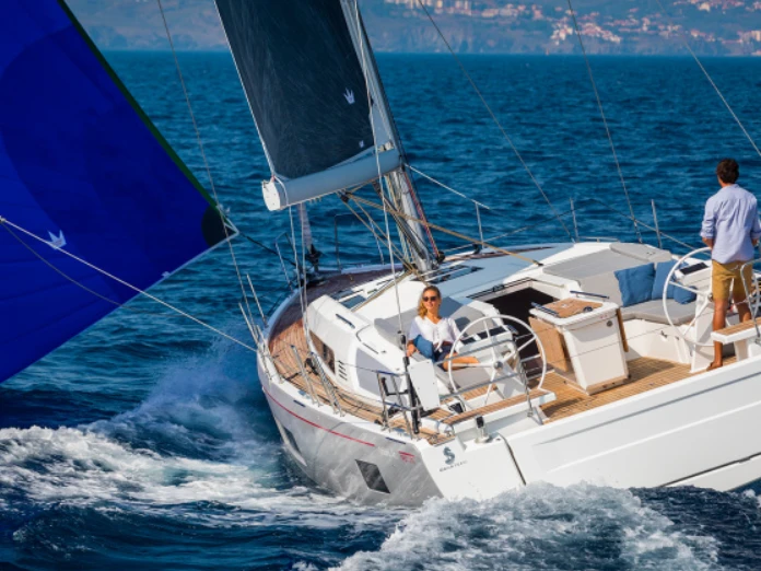 Hire a Bénéteau Oceanis 46.1 Arzon