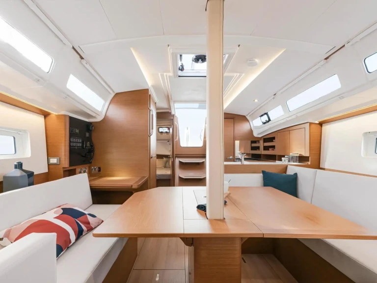 Charter a Jeanneau Sun Odyssey 380 in Hyères on Samboat