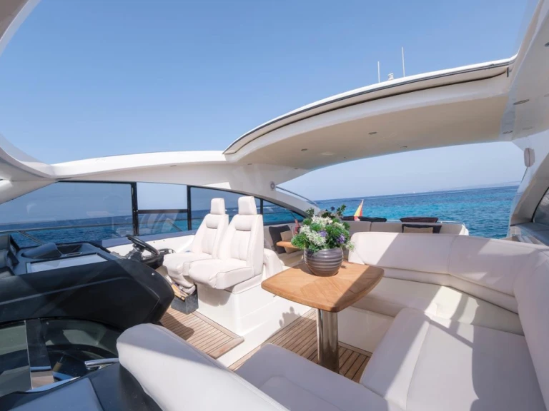 Charter a Princess Princess V53 in Ibiza Town on Samboat
