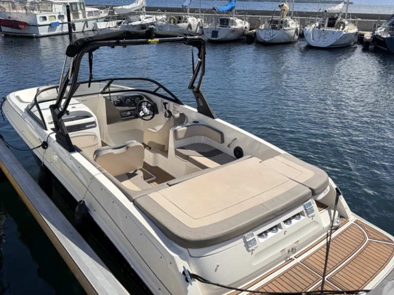 Yacht charter Rolle - Bayliner VR6E on SamBoat