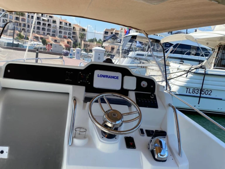 Hire Motorboat with or without skipper Jeanneau Saint-Tropez