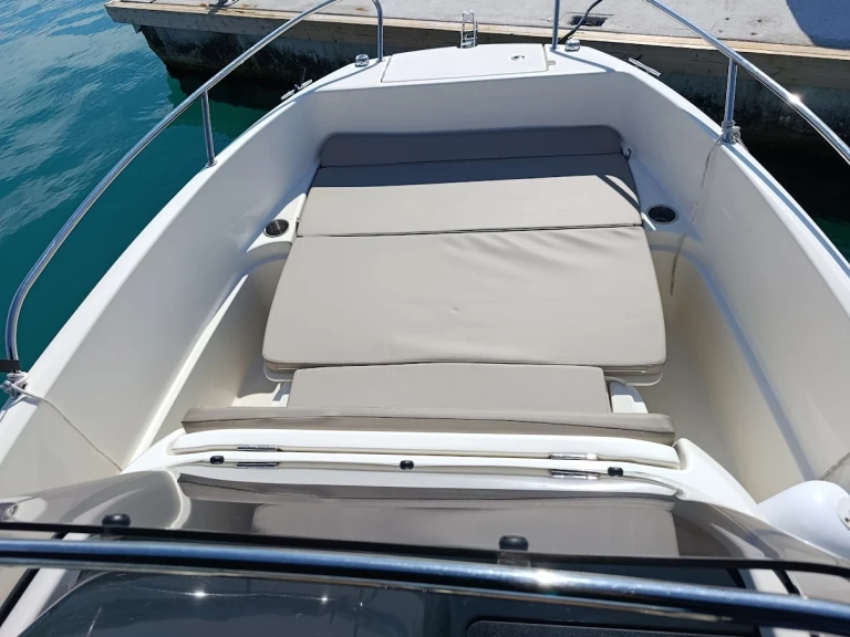Motorboat hire in SCT Marina Trogir - Quicksilver Activ 605 Open