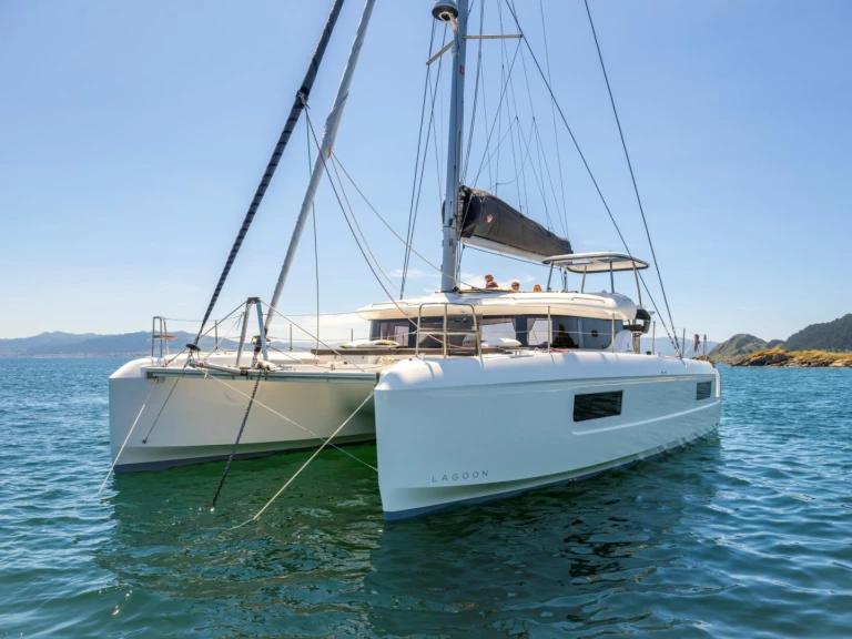 Hire Catamaran Lagoon with a boat licence