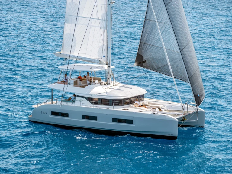 Yacht hire Eden Island cheap Lagoon 55