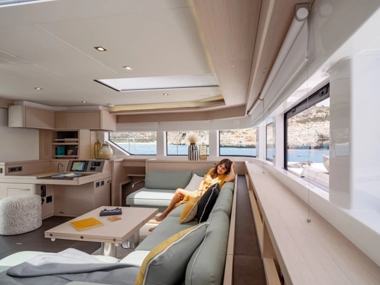 Catamaran hire in Eden Island - Lagoon Lagoon 55