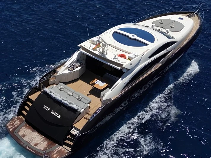 Charter a Sunseeker Predator 82 in Ibiza Town on Samboat