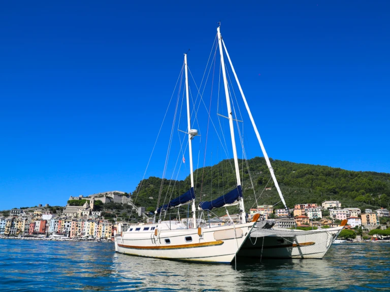 Yacht hire La Spezia cheap Tiki 38