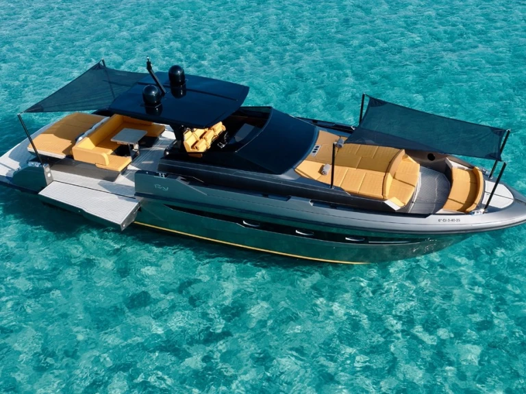 Hire Motorboat DAYTONA 50 with a boat licence