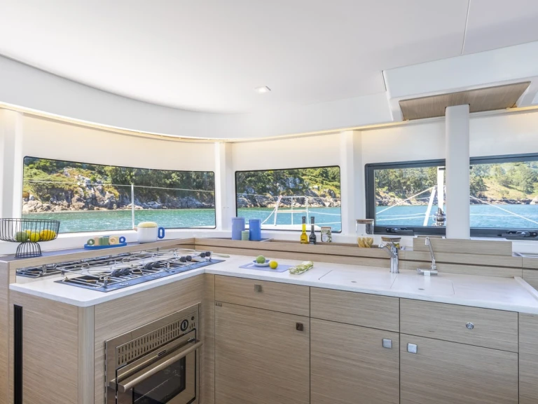 Catamaran to hire Eden Island at the best price