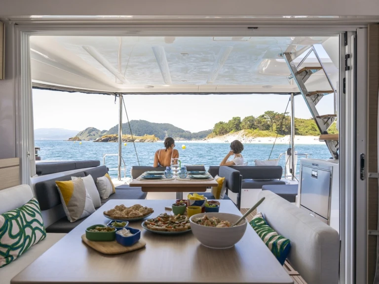 Yacht charter Eden Island - Lagoon Lagoon 43 on SamBoat