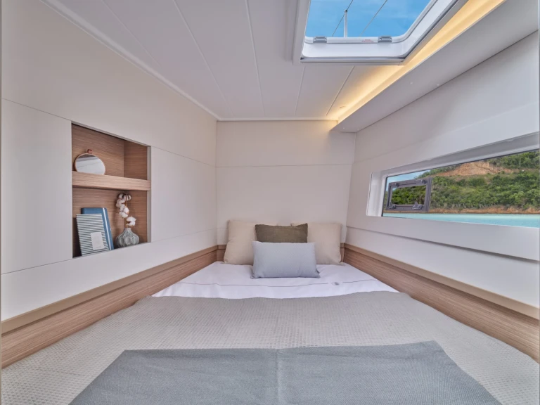 Hire Catamaran Lagoon with a boat licence