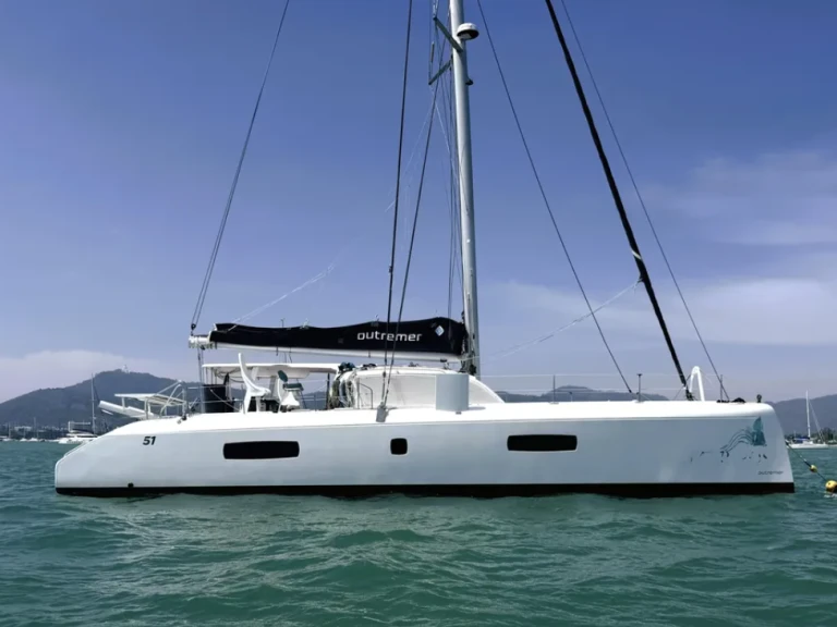 Hire Catamaran Outremer with a boat licence
