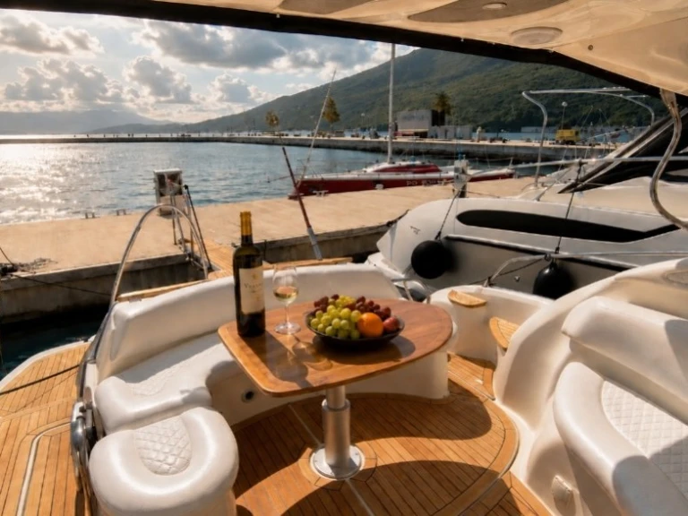 Yacht charter Herceg Novi - Cranchi Mediterranee 43 on SamBoat