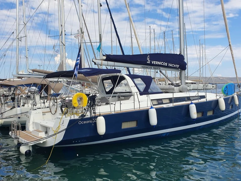 Sailboat to hire Lávrio at the best price