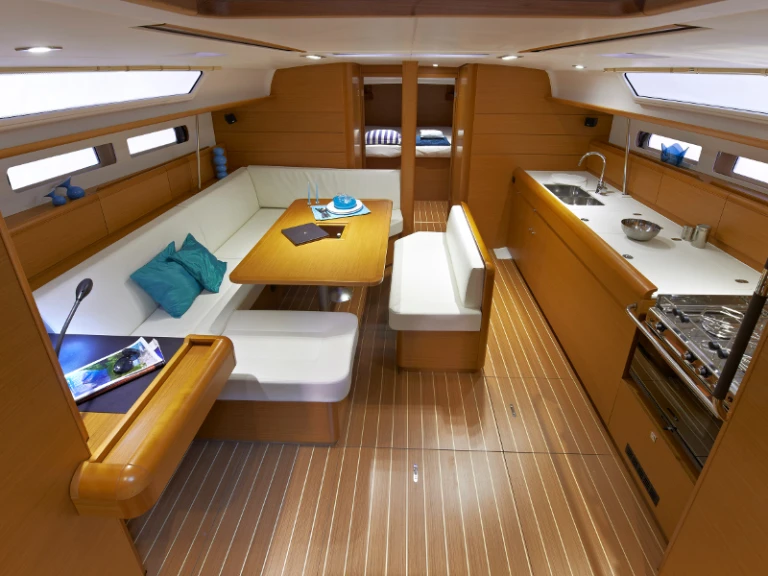 Sailboat to hire Road Town at the best price