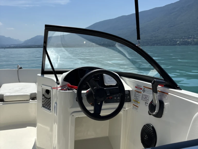 Hire a Bayliner Element E7 Aix-les-Bains