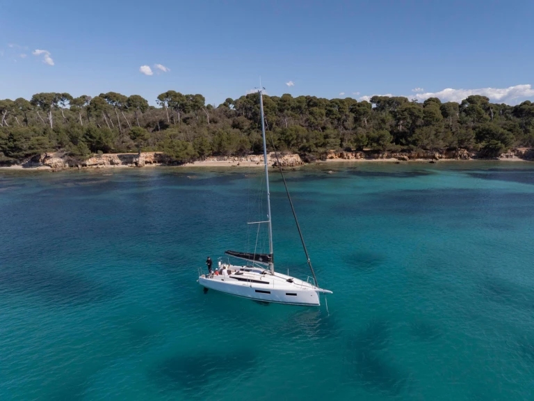 Hire a Jeanneau Sun Odyssey 350 Road Town