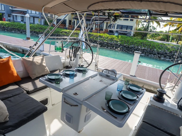 Sailboat to hire Malé at the best price
