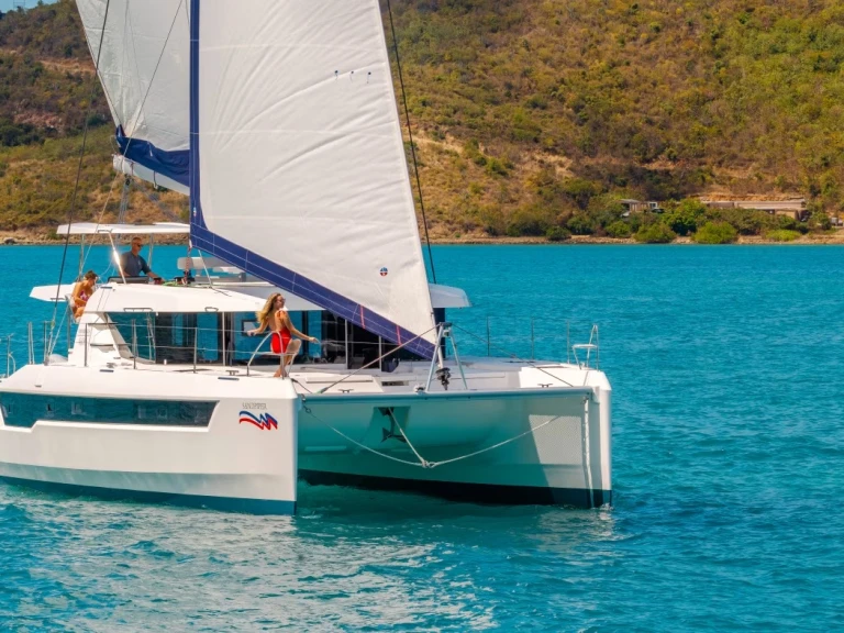 Catamaran hire in Nassau - Leopard Leopard 46