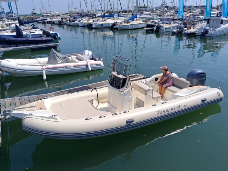 Yacht hire Royan cheap Tempest 700