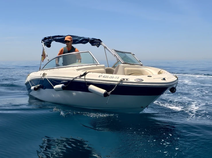 Motorboat hire in Marbella - Sea Ray Sea Ray 200 Select