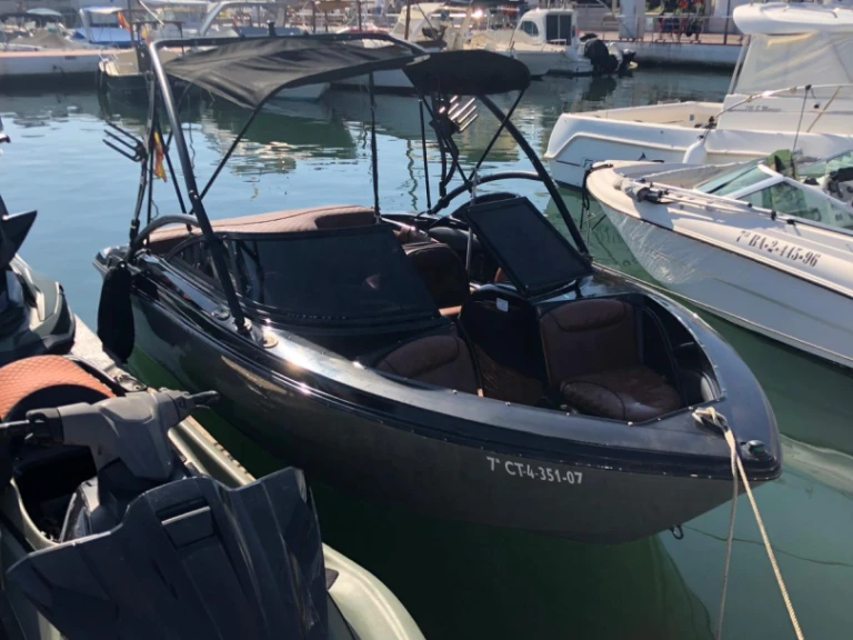 Hire a Monterey 180 Marbella