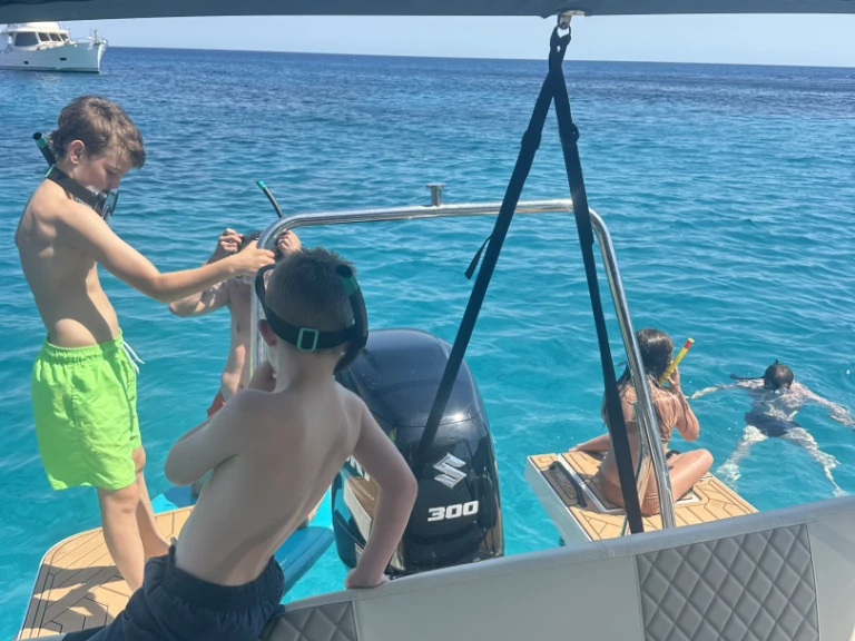 Motorboat to hire s'Estanyol de Migjorn at the best price