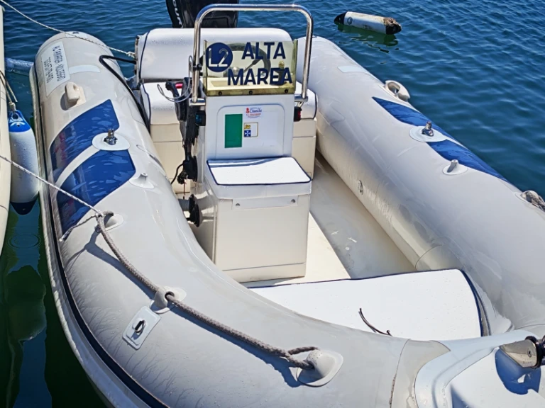 RIB hire in San Foca - Mariner 480