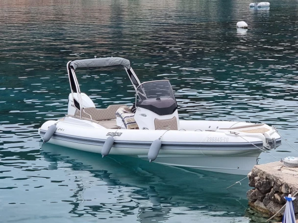 Hire a Salpa Soleil 24.5 Trogir