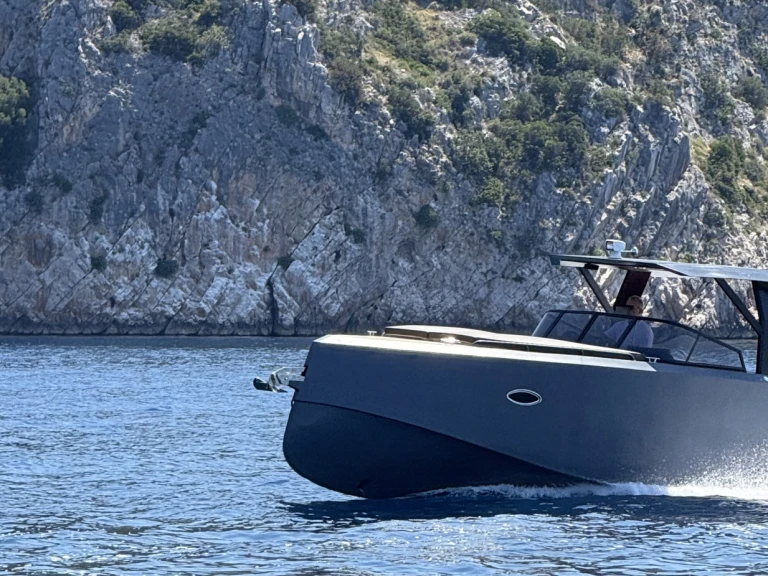 Motorboat hire in Split - Phantom yachts Phantom 10.0 TT