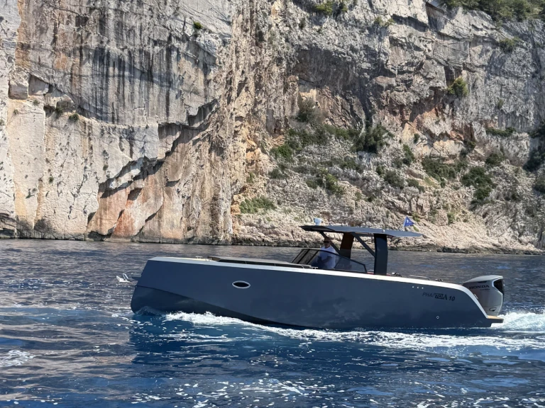 Charter a Phantom yachts Phantom 10.0 TT in Split on Samboat