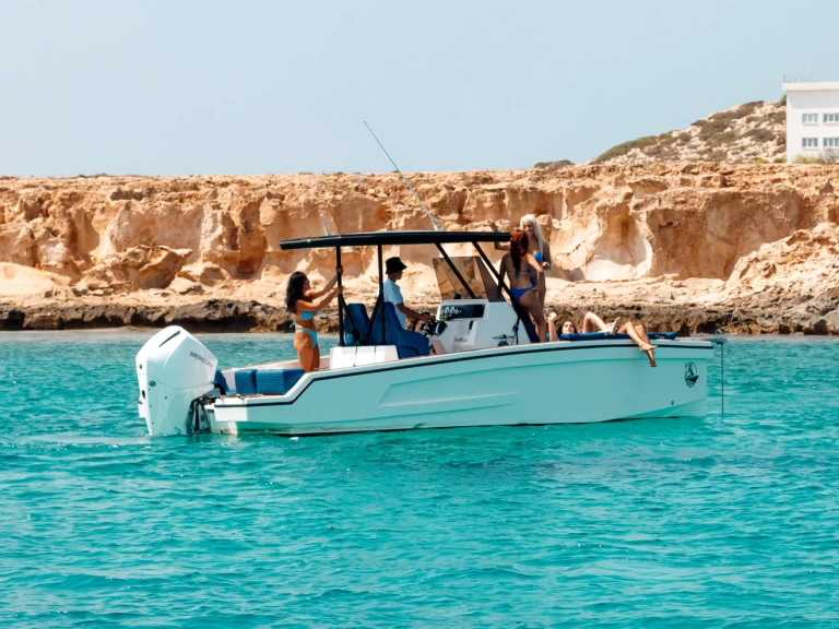 Motorboat hire in Ayia Napa Marina - Poseidon21 Eros25