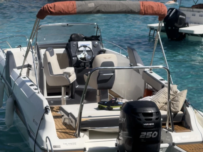 Yacht charter Marseille - Bénéteau Flyer 7.7 SPACEdeck on SamBoat