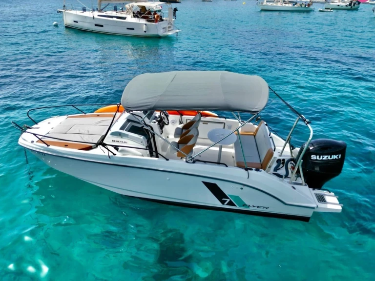 Hire Motorboat with or without skipper Bénéteau Fornells
