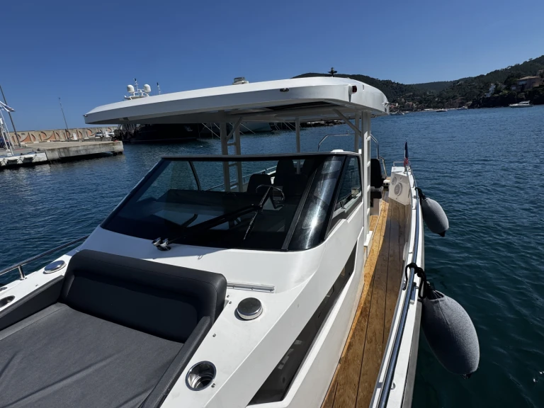 Charter a Axopar Axopar 37 Sun-Top in Mandelieu-la-Napoule on Samboat