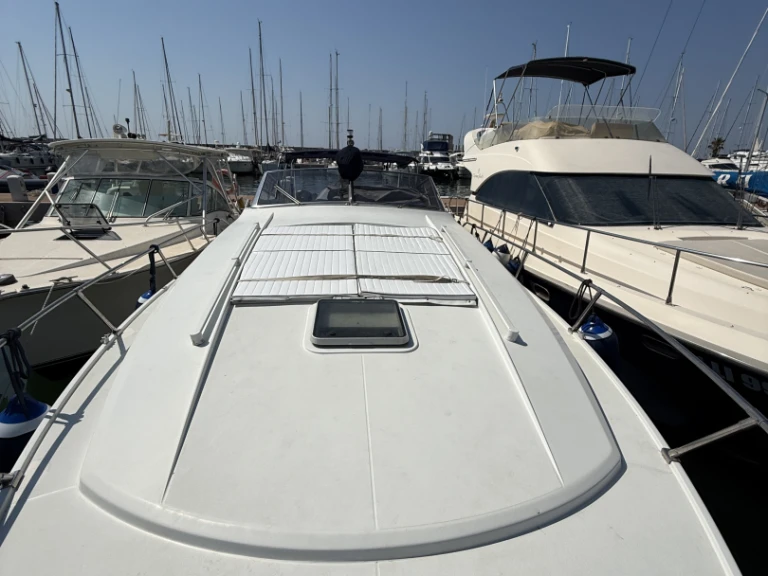 Hire Motorboat Mochi Craft with a boat licence