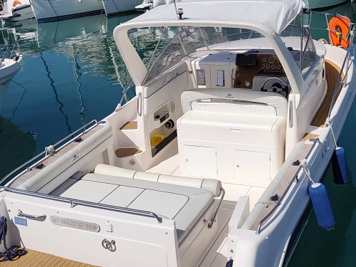 Hire a Faeton Faeton 780 Sport Villeneuve-Loubet